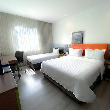Hampton By Hilton Medellin Hotel Exterior photo