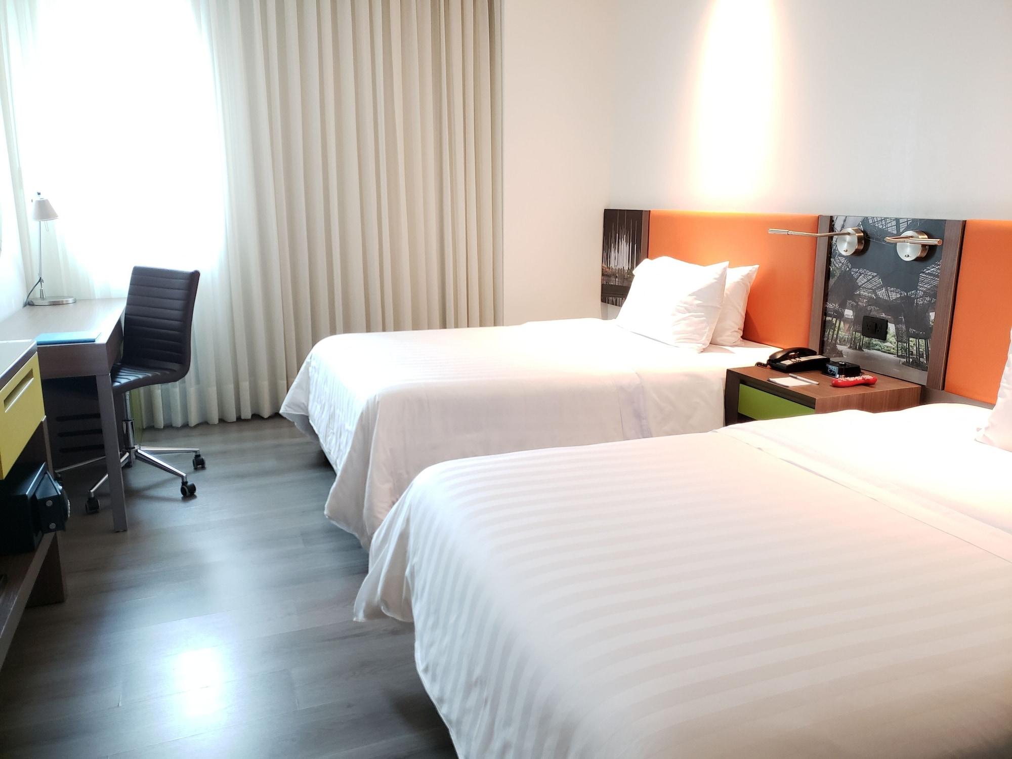 Hampton By Hilton Medellin Hotel Exterior photo