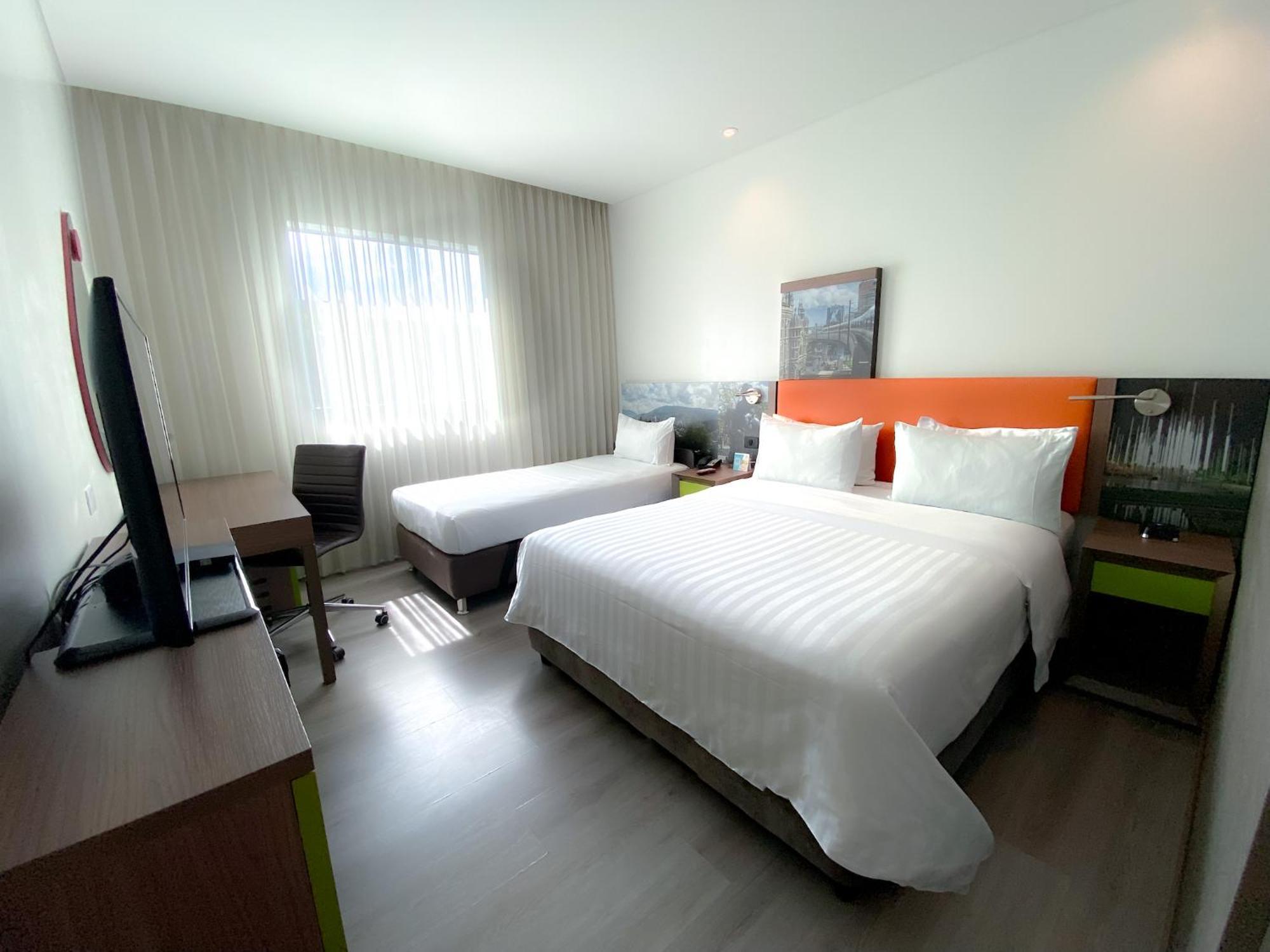 Hampton By Hilton Medellin Hotel Exterior photo