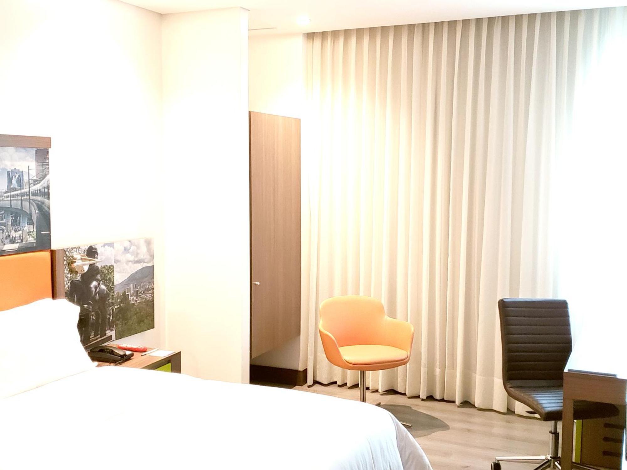 Hampton By Hilton Medellin Hotel Exterior photo