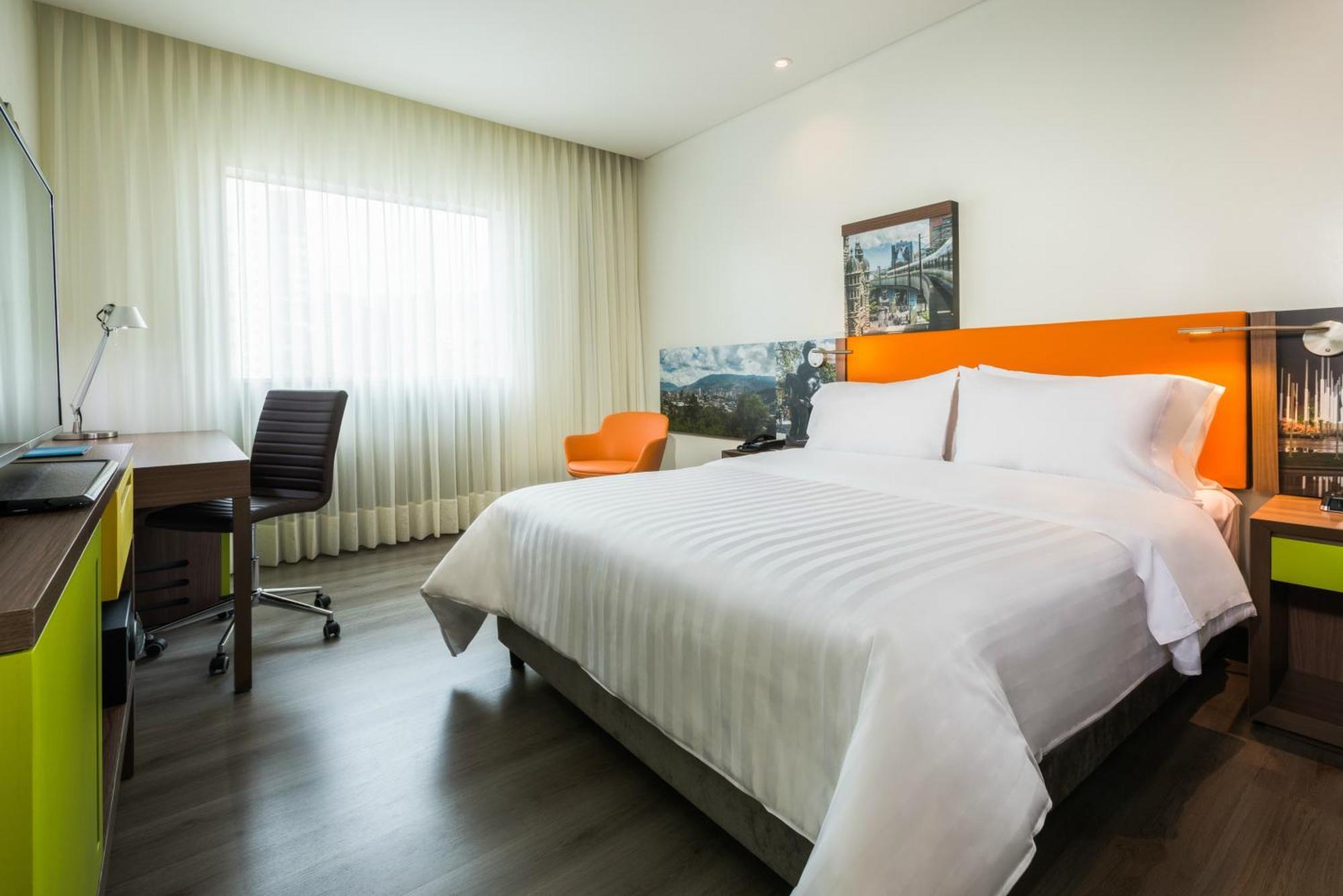 Hampton By Hilton Medellin Hotel Exterior photo
