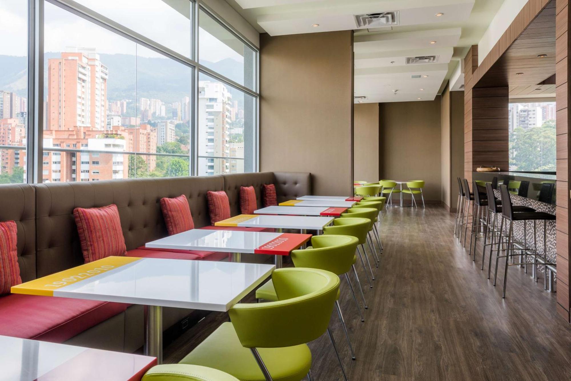 Hampton By Hilton Medellin Hotel Exterior photo
