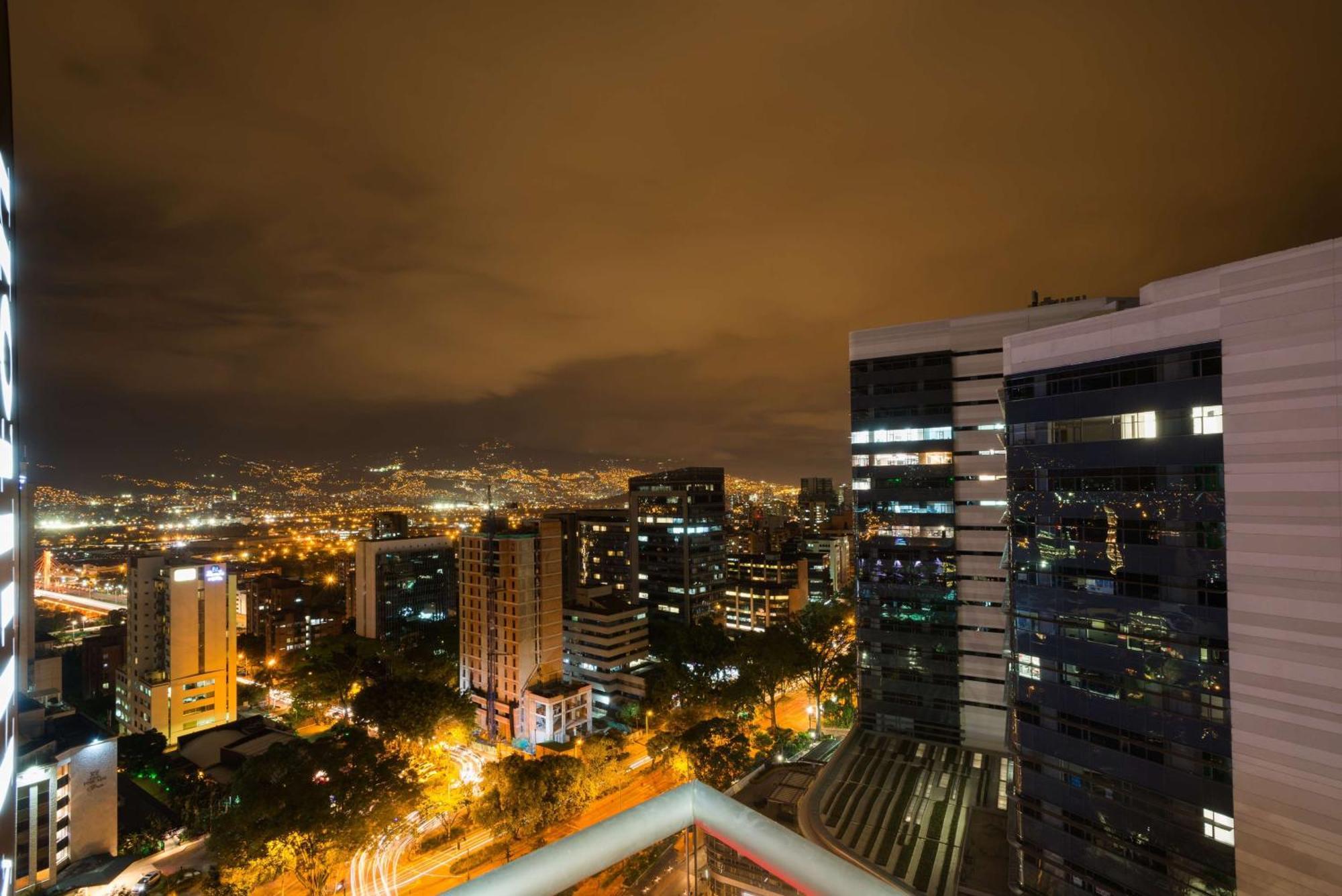 Hampton By Hilton Medellin Hotel Exterior photo