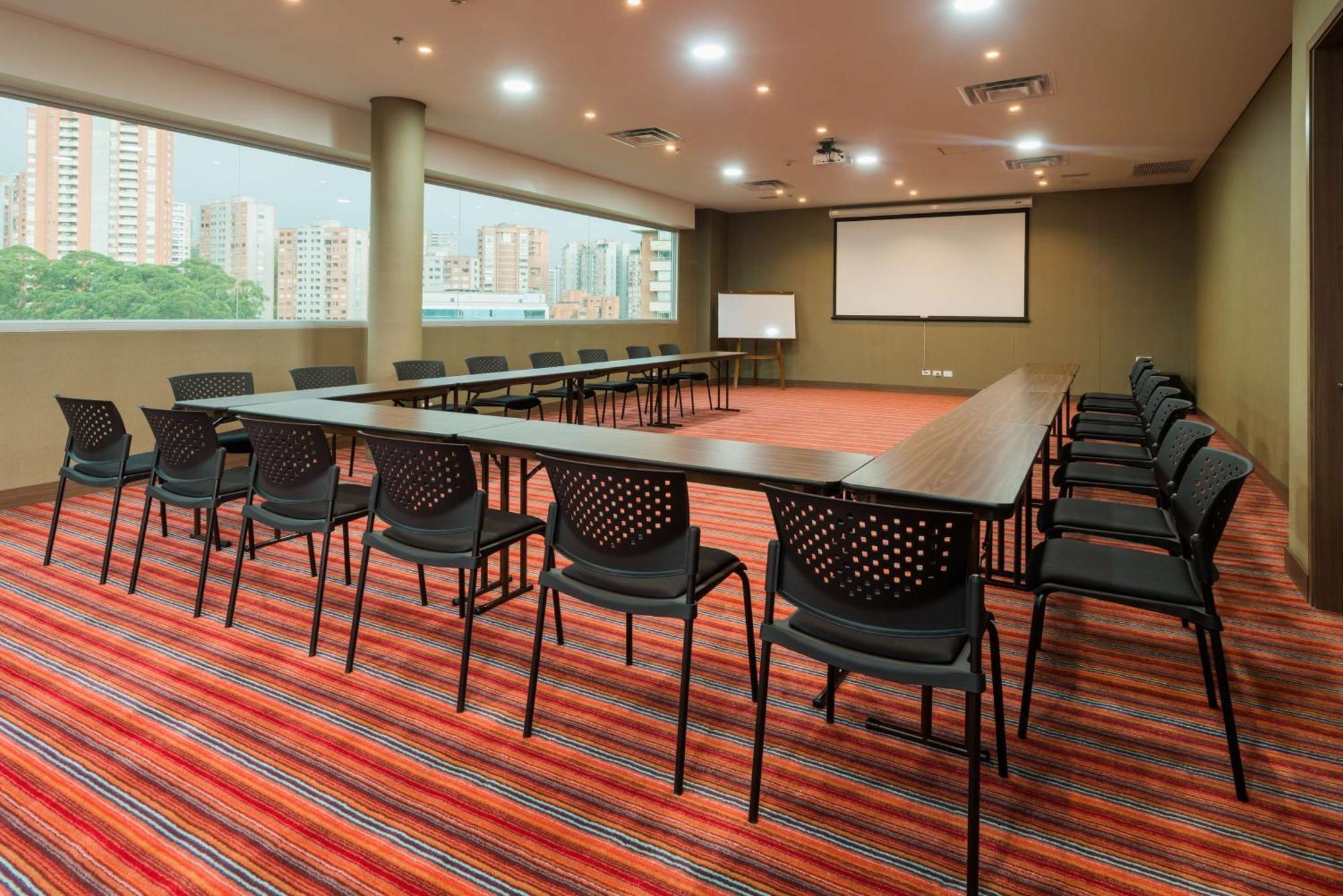 Hampton By Hilton Medellin Hotel Exterior photo
