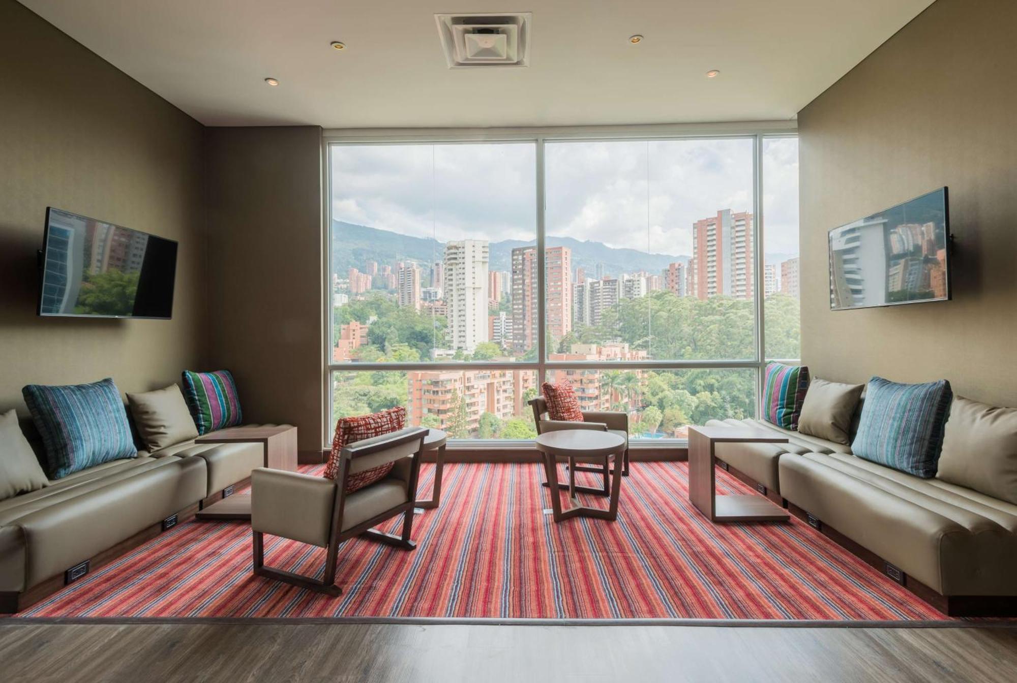 Hampton By Hilton Medellin Hotel Exterior photo