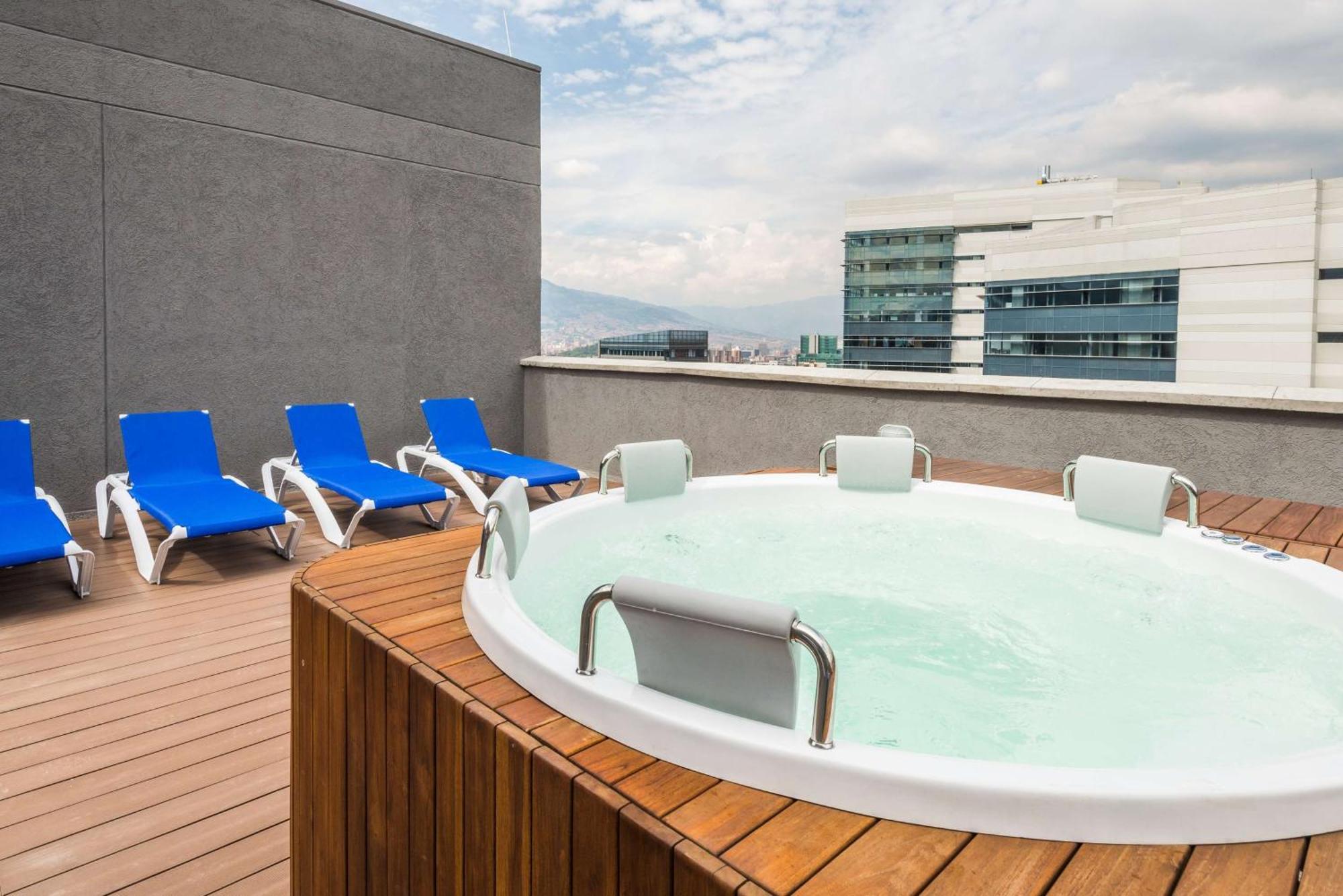 Hampton By Hilton Medellin Hotel Exterior photo