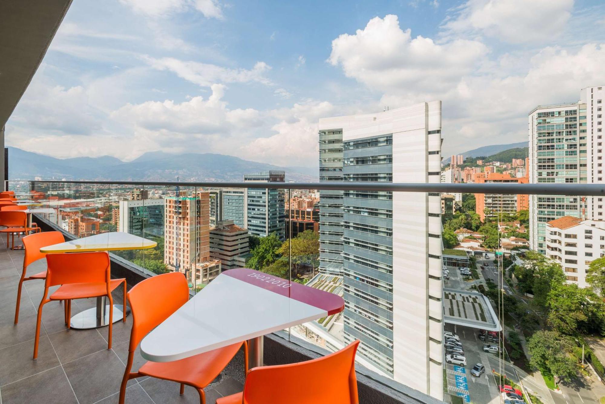 Hampton By Hilton Medellin Hotel Exterior photo