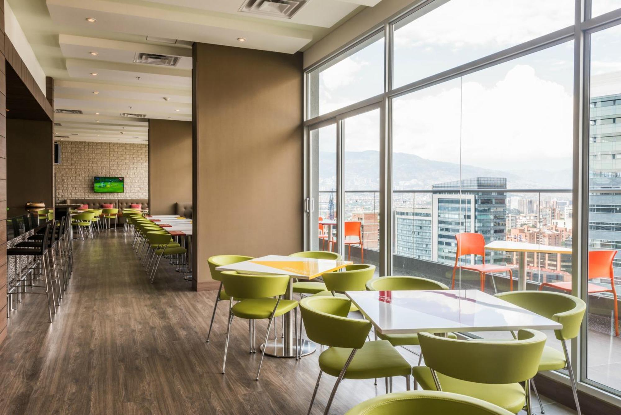 Hampton By Hilton Medellin Hotel Exterior photo