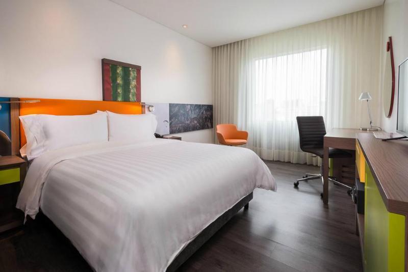 Hampton By Hilton Medellin Hotel Exterior photo