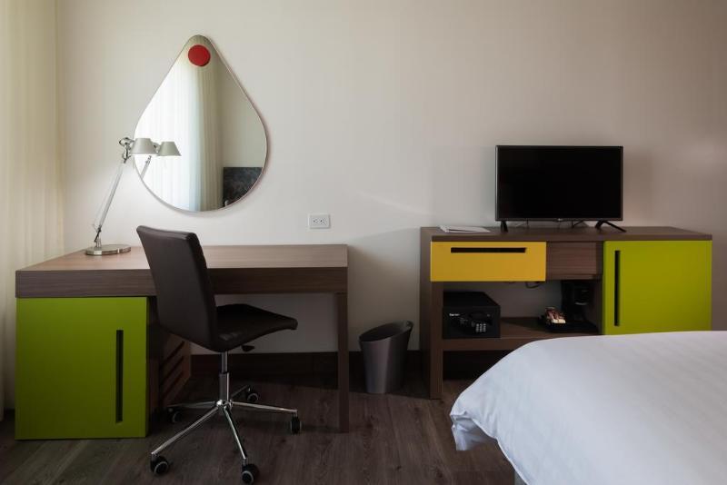 Hampton By Hilton Medellin Hotel Exterior photo